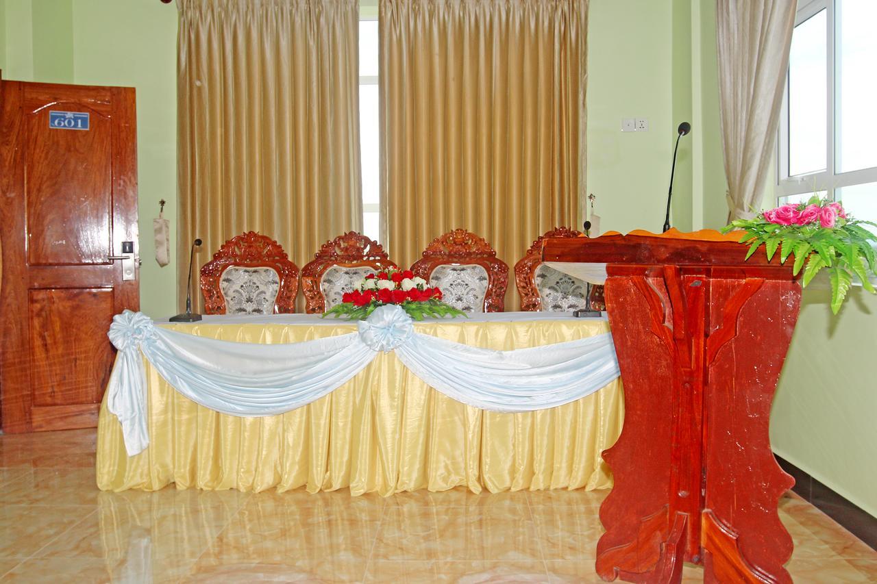 Jasmine Hotel& Sky Bar Battambang Esterno foto