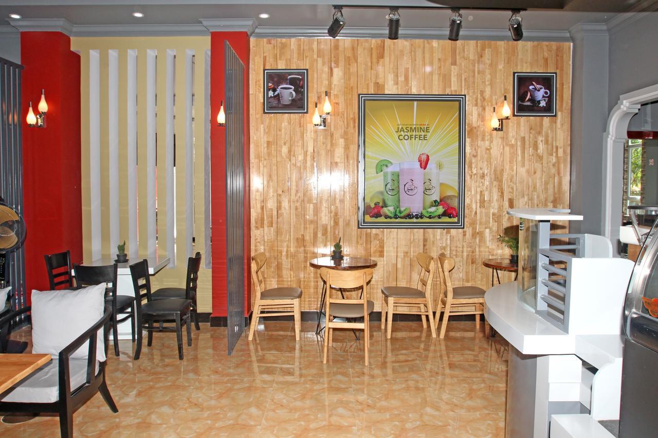 Jasmine Hotel& Sky Bar Battambang Esterno foto