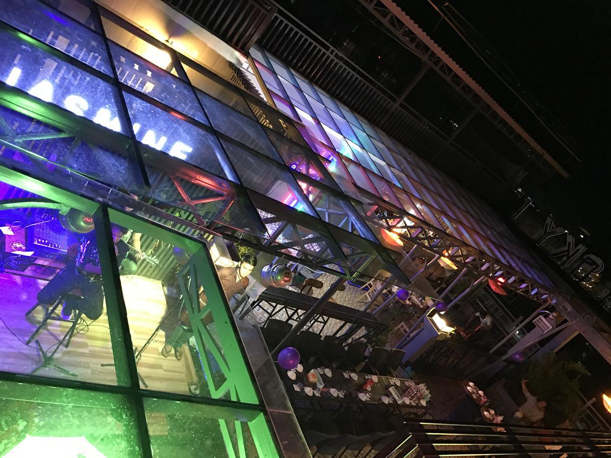Jasmine Hotel& Sky Bar Battambang Esterno foto