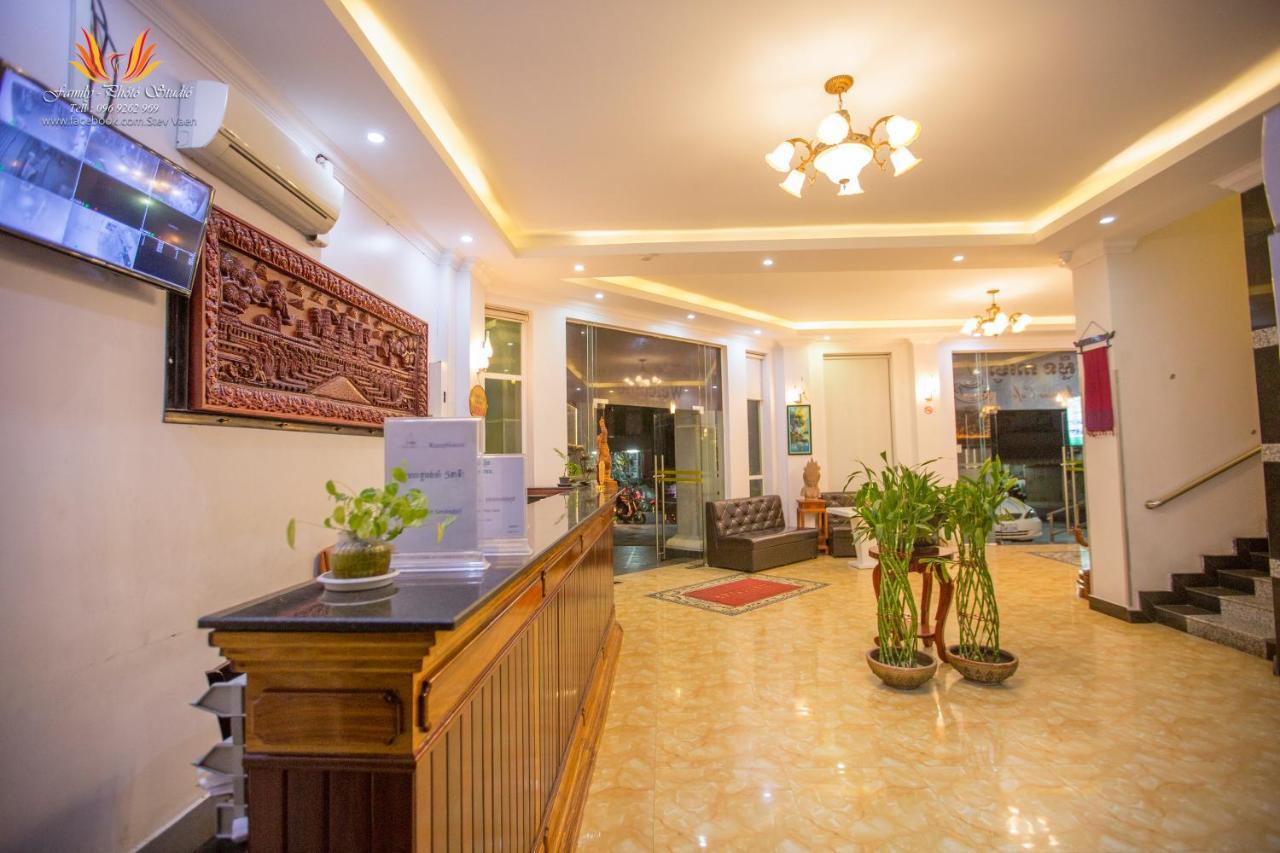 Jasmine Hotel& Sky Bar Battambang Esterno foto