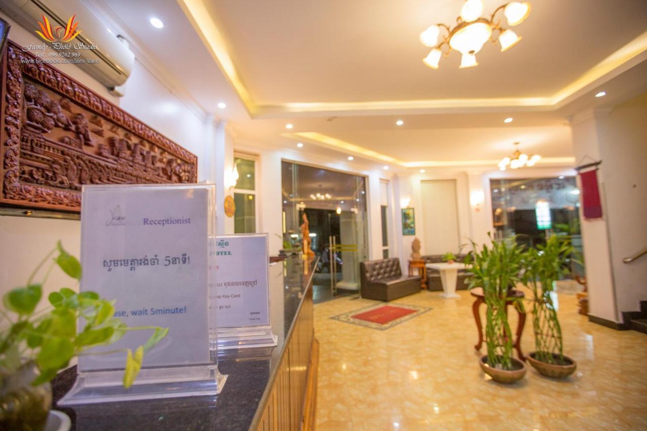 Jasmine Hotel& Sky Bar Battambang Esterno foto